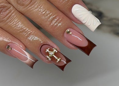 Chic nail art with rhinestones at Amhnailz, Las Vegas, Nevada, US showcasing exquisite designs.