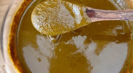 Mascarilla capilar natural en La Poupée Bio Peluqueria, Barcelona, Catalunya, ES.