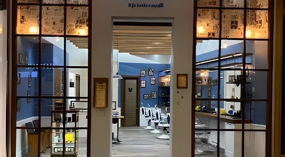 Interno accogliente del salone Il Barbiere Giussano a Giussano, Lombardia, IT, con decorazioni moderne.