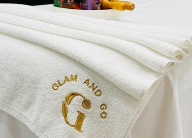 Glam & Go Salon JVC, Dubai, Dubai, AE: Luxurious embroidered white spa towels.