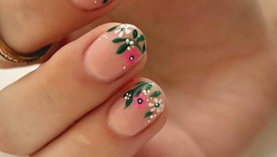 Floral nail design at Buhle's mobile beauty & nail contour, Brakpan, Gauteng, ZA.
