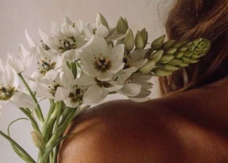 Bouquet floral délicat à Flower Studio, Corsier, Genève, CH. Évoque la beauté naturelle et le bien-être.