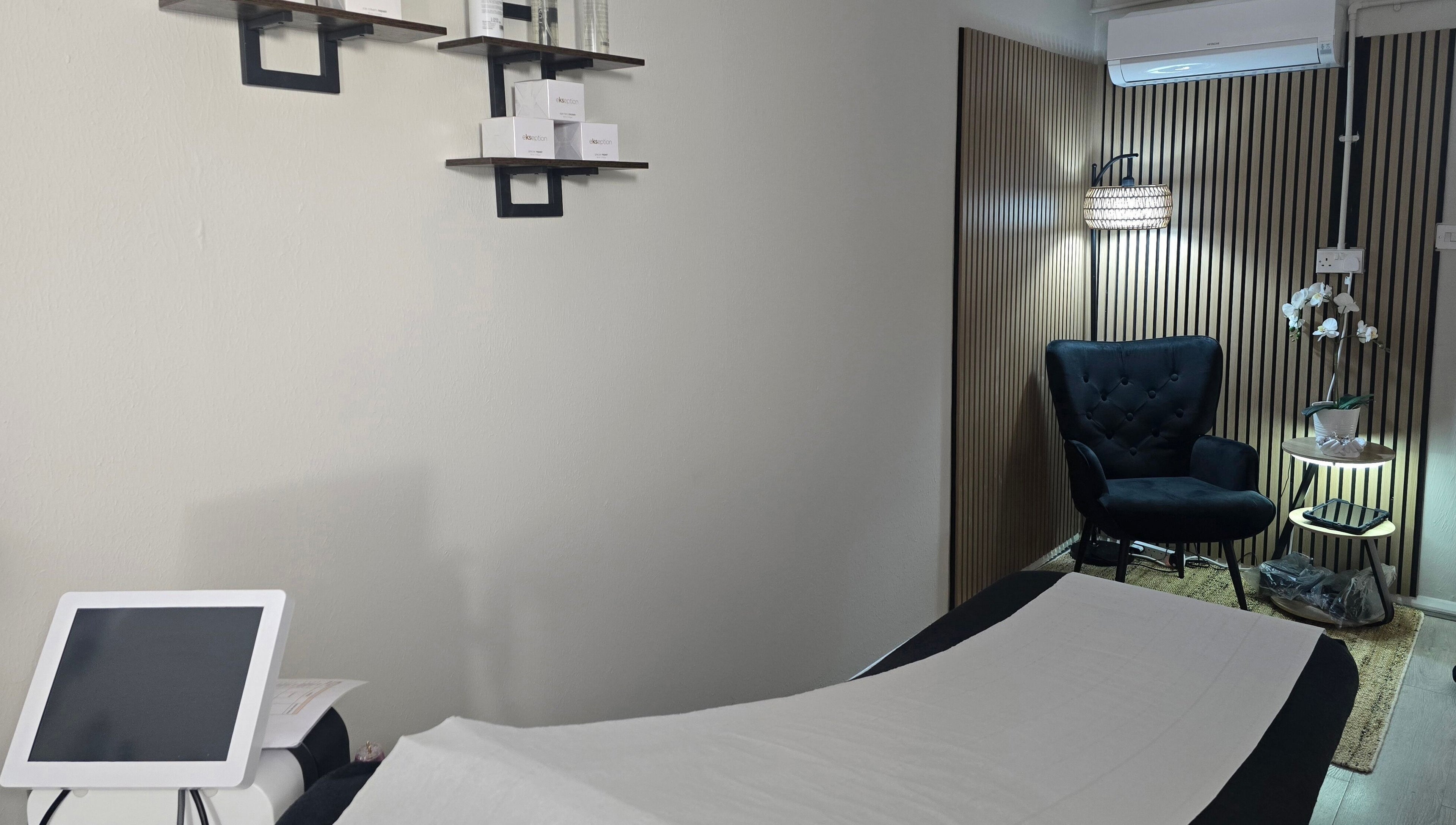 Elegant treatment room at Face it by Ian, Walton-on-Thames, England, GB with a plush chair and soothing decor.