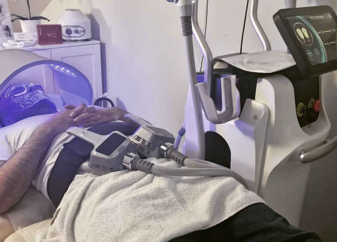 Client receiving LED light therapy at Face it by Ian, Walton-on-Thames, England, GB.