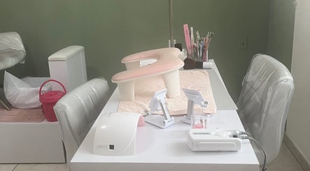 Nail station at Pretty Palace by NCM in Willemstad, Curaçao, CW, showcasing a tranquil white and pink setup.