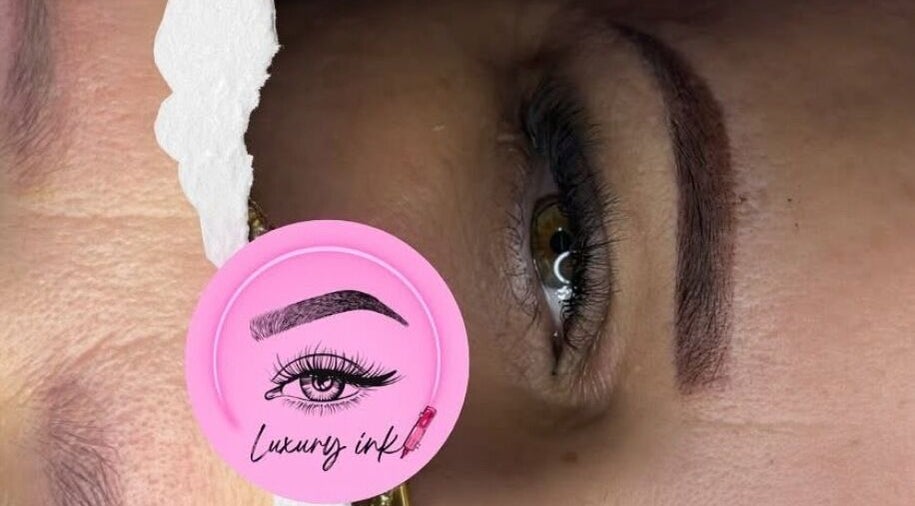 Close-up of perfectly shaped eyebrows at Luxury Ink, Willemstad, CW showcasing precision beauty techniques.