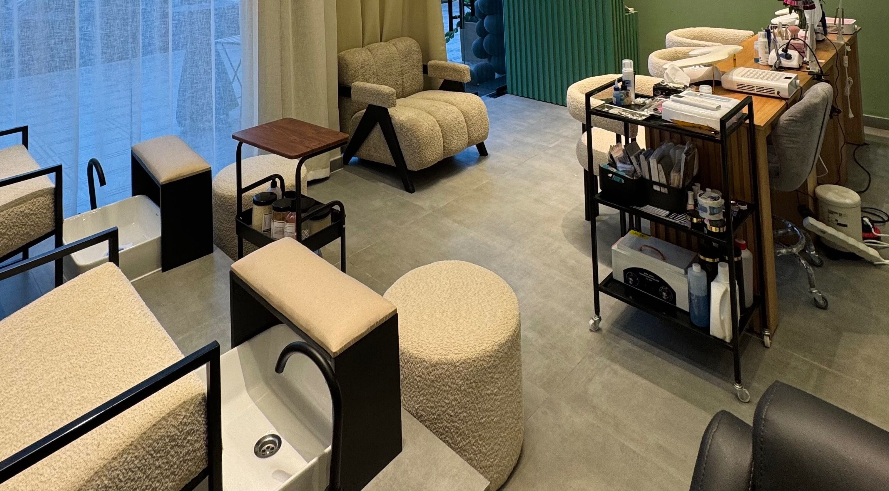 Coin pédicure élégant chez ZERKLA à Casablanca, Casablanca-settat, MA, idéal pour un soin parfait.