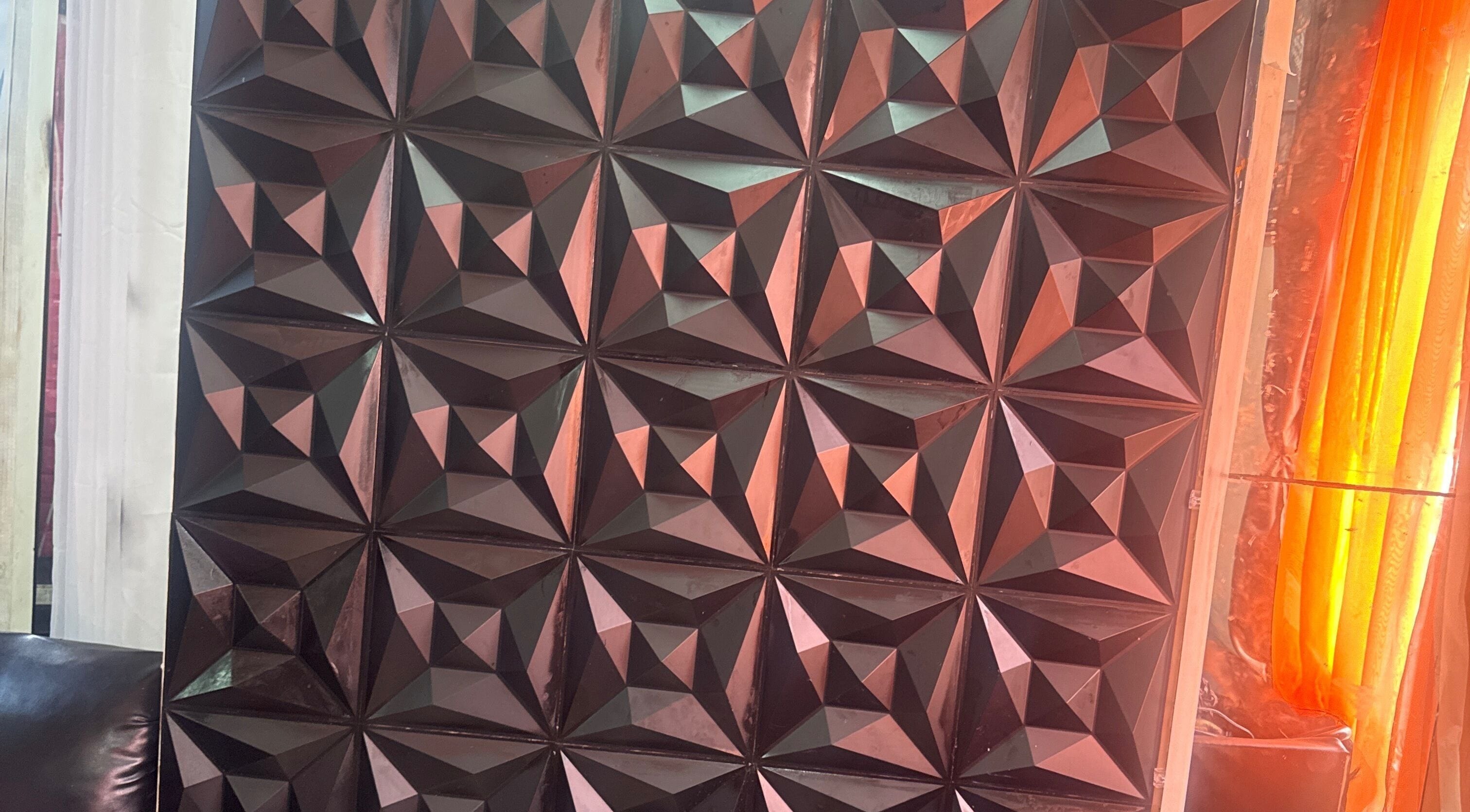 Elegant geometric wall design at DD’s hair salon, Philipsburg, SX, enhancing modern salon aesthetics.