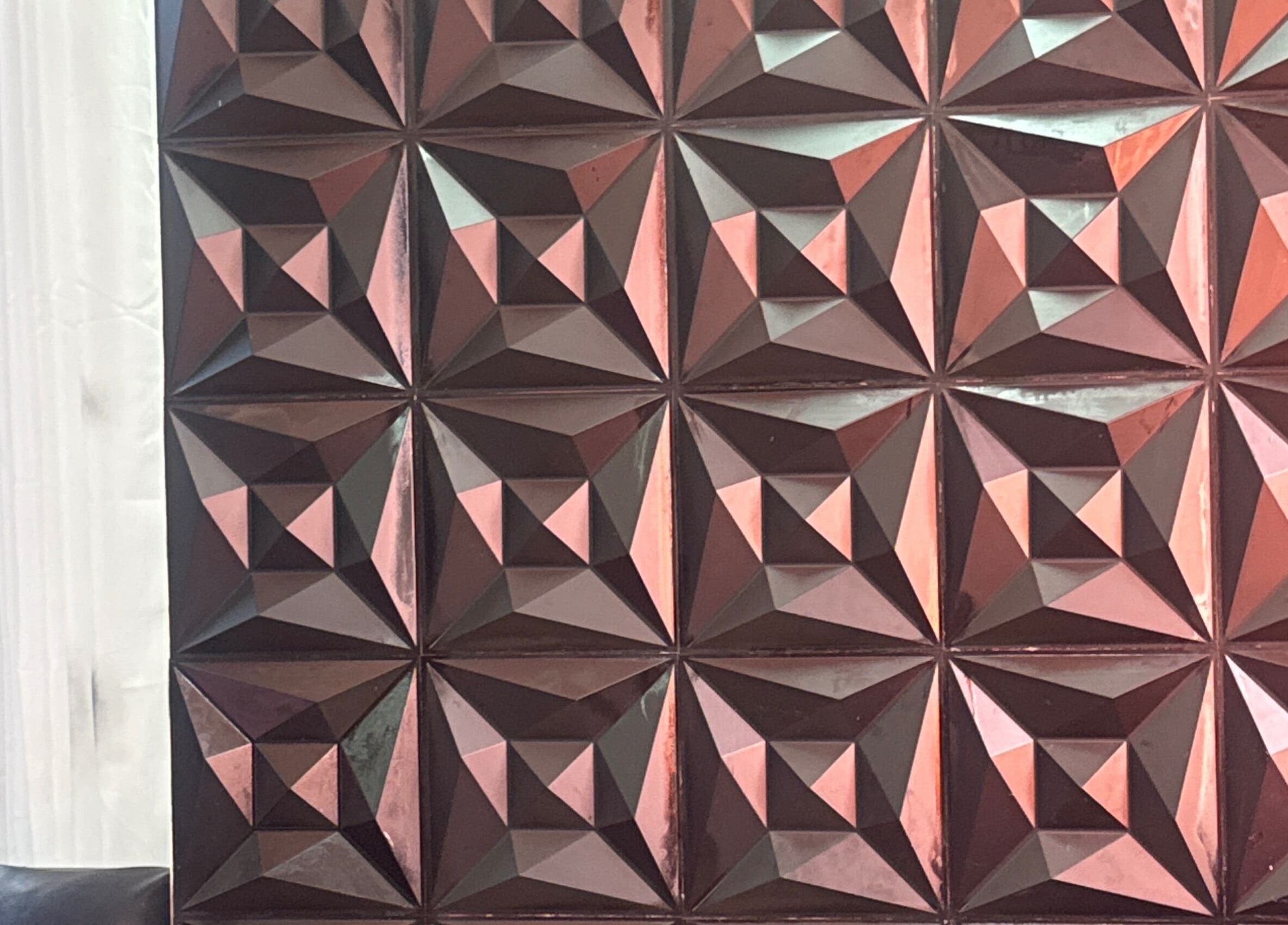 Intricate geometric wall design at DD’s hair salon, Philipsburg, SX, enhancing modern interior aesthetics.