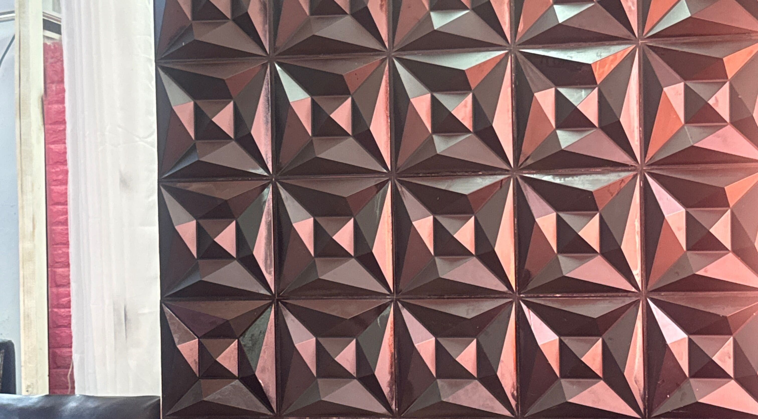 Intricate geometric wall design at DD’s hair salon, Philipsburg, SX, enhancing modern interior aesthetics.