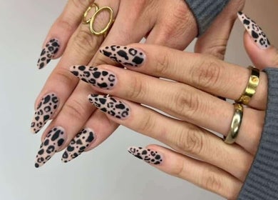 Uñas con diseño de leopardo en Jessy Nails Artist, Quito, Pichincha, EC.