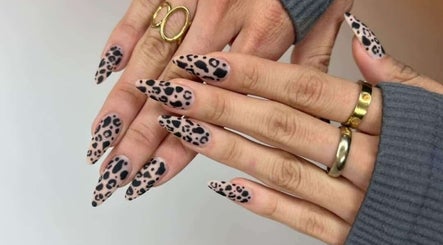 Uñas con diseño de leopardo en Jessy Nails Artist, Quito, Pichincha, EC.