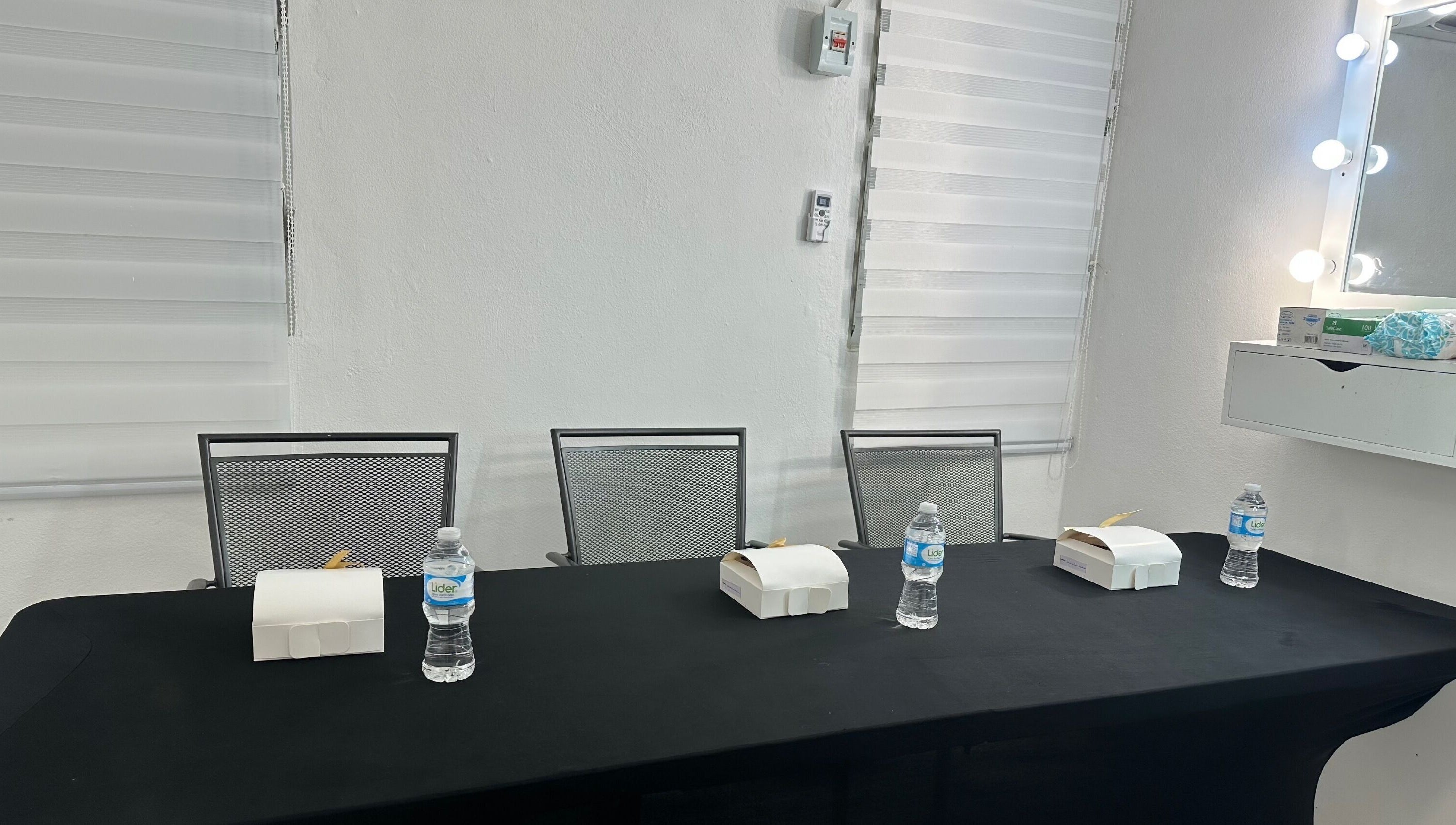 Classy table setup at MCmakeup Caronlay in Santo Domingo Este, Santo Domingo, DO.