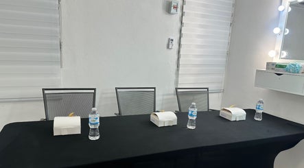 Classy table setup at MCmakeup Caronlay in Santo Domingo Este, Santo Domingo, DO.