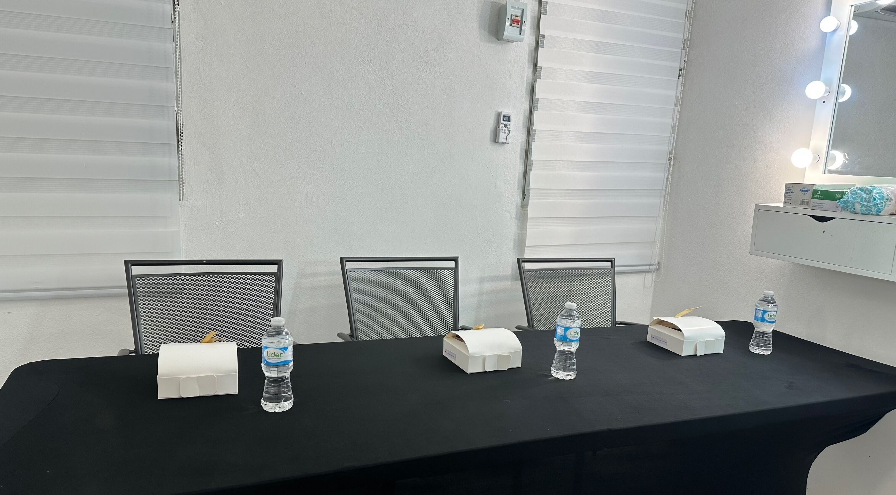 Classy table setup at MCmakeup Caronlay in Santo Domingo Este, Santo Domingo, DO.