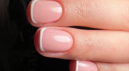 French manicure by MELGANAILS showcasing elegance in دبي, دبي, AE.