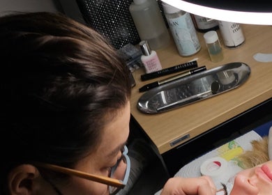 Мастер наращивания ресниц в Eyelashes Clonmel by Elena, Клонмел, графство Типперэри, Ирландия.