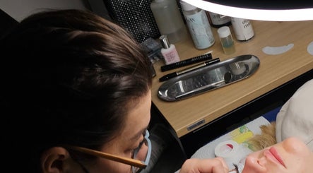 Мастер наращивания ресниц в Eyelashes Clonmel by Elena, Клонмел, графство Типперэри, Ирландия.