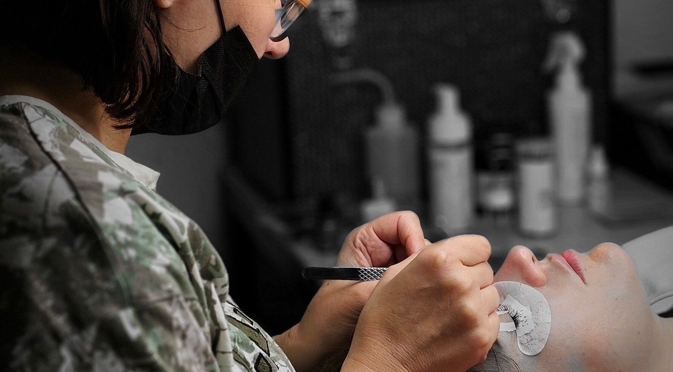 Процедура наращивания ресниц в студии Eyelashes Clonmel by Elena, Clonmel, County Tipperary, IE.