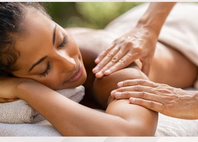 Relaxing massage at Great Life Oriental Therapy Massage & Foot Reflexology for pain relief in Macomb, Michigan, US.