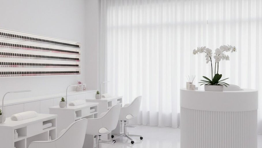 Salón de belleza Johana Solorzano en Pereira, Risaralda. Espacio moderno y luminoso con decoración elegante.
