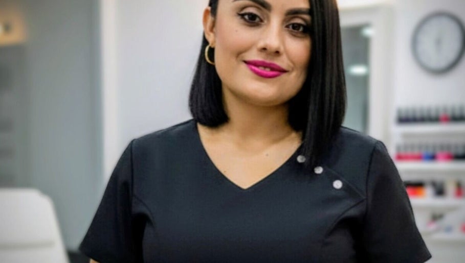 Estilista en Johana solorzano, Pereira, Risaralda, CO ofrece servicios de belleza excepcionales.