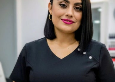 Estilista en Johana solorzano, Pereira, Risaralda, CO ofrece servicios de belleza excepcionales.