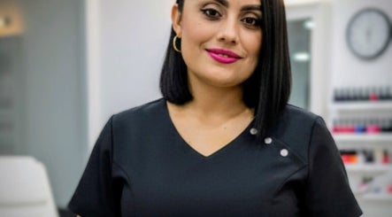 Estilista en Johana solorzano, Pereira, Risaralda, CO ofrece servicios de belleza excepcionales.