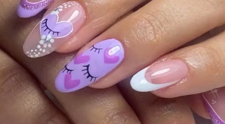 Uñas decoradas en tonos pastel y corazones en Johana solorzano, Pereira, Risaralda, CO.