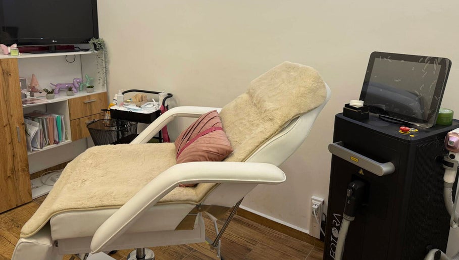 Relaxing treatment area at 8th Sense Beauty Salon, Varna, Varna, BG with plush chair and modern equipment.