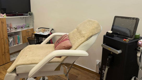 8th Sense Beauty Salon