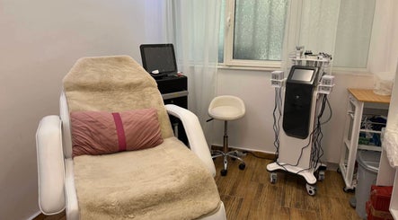 Cozy treatment room at 8th Sense Beauty Salon, Varna, Varna, BG with plush chair and advanced equipment.