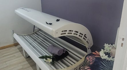 Relaxing sunbed at FIZZ... Hair, Nail & Beauty Salon, Jeffreys Bay, Eastern Cape, ZA, perfect for a glowing tan.