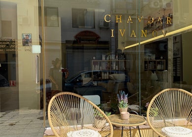 Уютен външен изглед на Beauty Club by Chavdar Ivanov, Варна, Варна, BG с модерни столове.