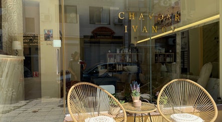 Уютен външен изглед на Beauty Club by Chavdar Ivanov, Варна, Варна, BG с модерни столове.