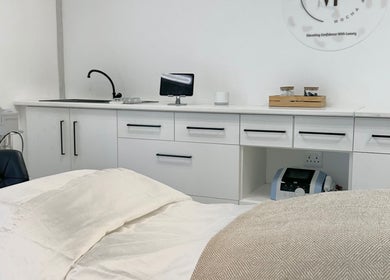 Elegant treatment room at Mocha Aesthetics Clinic in Johannesburg, Gauteng, ZA featuring modern equipment and design.
