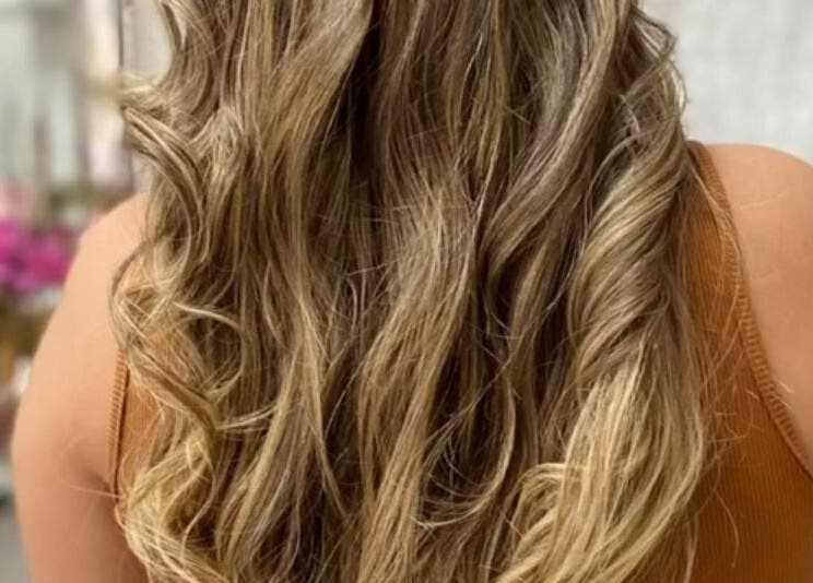 Beautiful curly hair styled at Herboren Salon and Spa in Kralendijk, Bonaire, BQ.