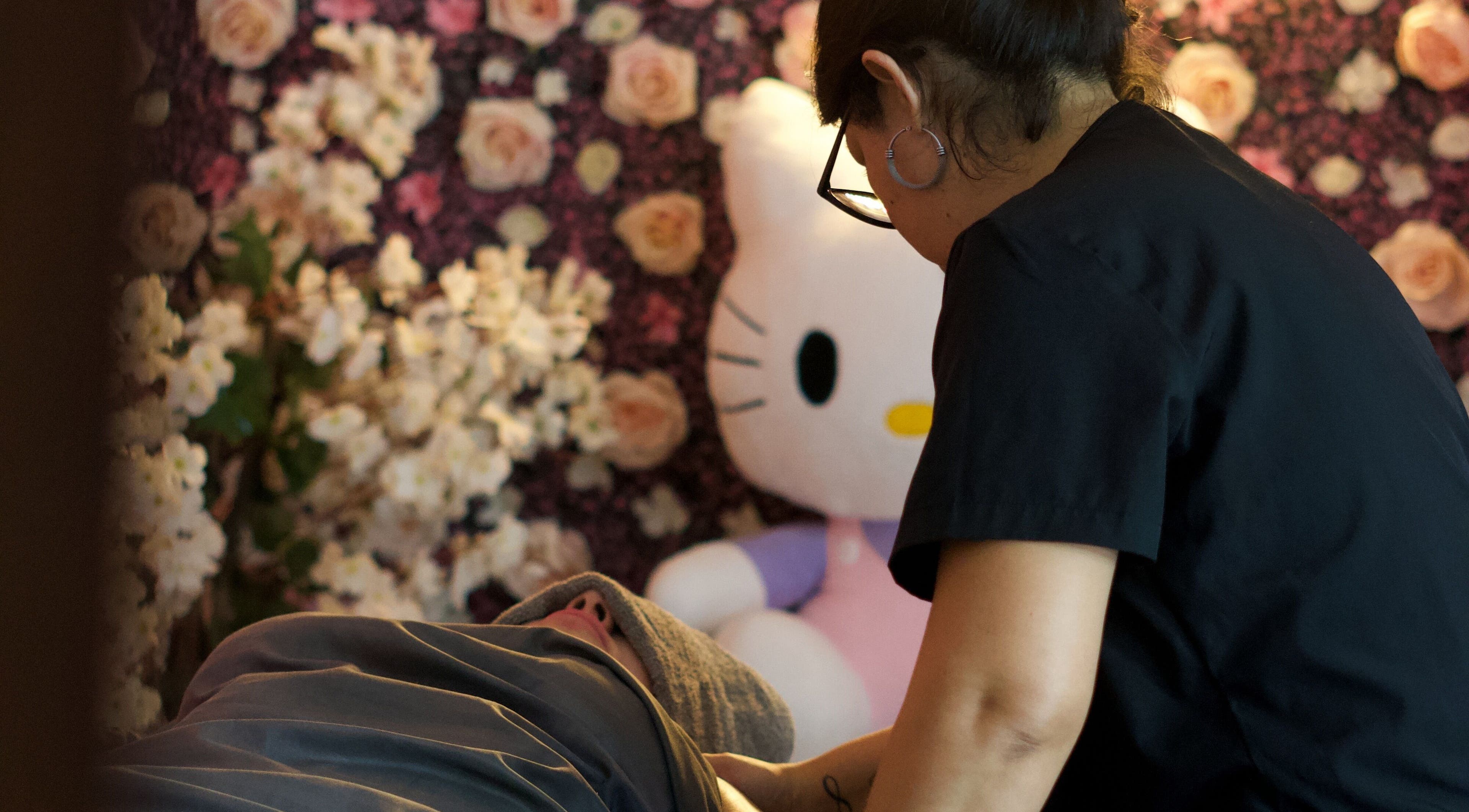 Terapia de relajación en Beauty Studio Suc. Lagos, Xalapa-enríquez, Veracruz, MX con fondo floral.