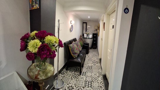 Facial & Body Contour by Zora