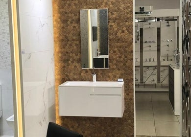 Moderno baño en Balcarce 54, Rosario, Santa Fe, AR con azulejos hexagonales y lavabo elegante.