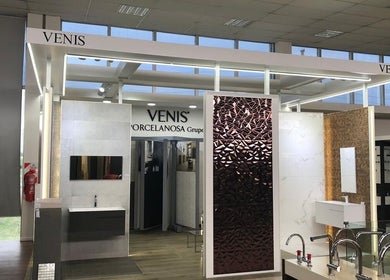 Exhibición de diseño interior en Balcarce 54, Rosario, Santa Fe, AR con detalles modernos y elegantes.