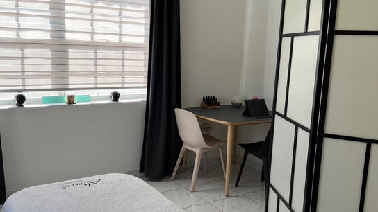 HOLISTIC BEAUTY EDITH