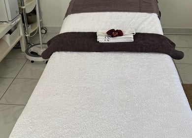 Massagebed bij HOLISTIC BEAUTY EDITH, Willemstad, Curaçao, CW biedt rustgevende wellness ervaring.