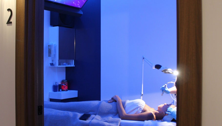 Relaxing treatment at Nios Spa, a serene wellness haven in New York, New York, US.