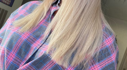 Šviesūs plaukai po kirpimo Hair by Irma End, Kretinga, Klaipėdos Apskritis, LT.