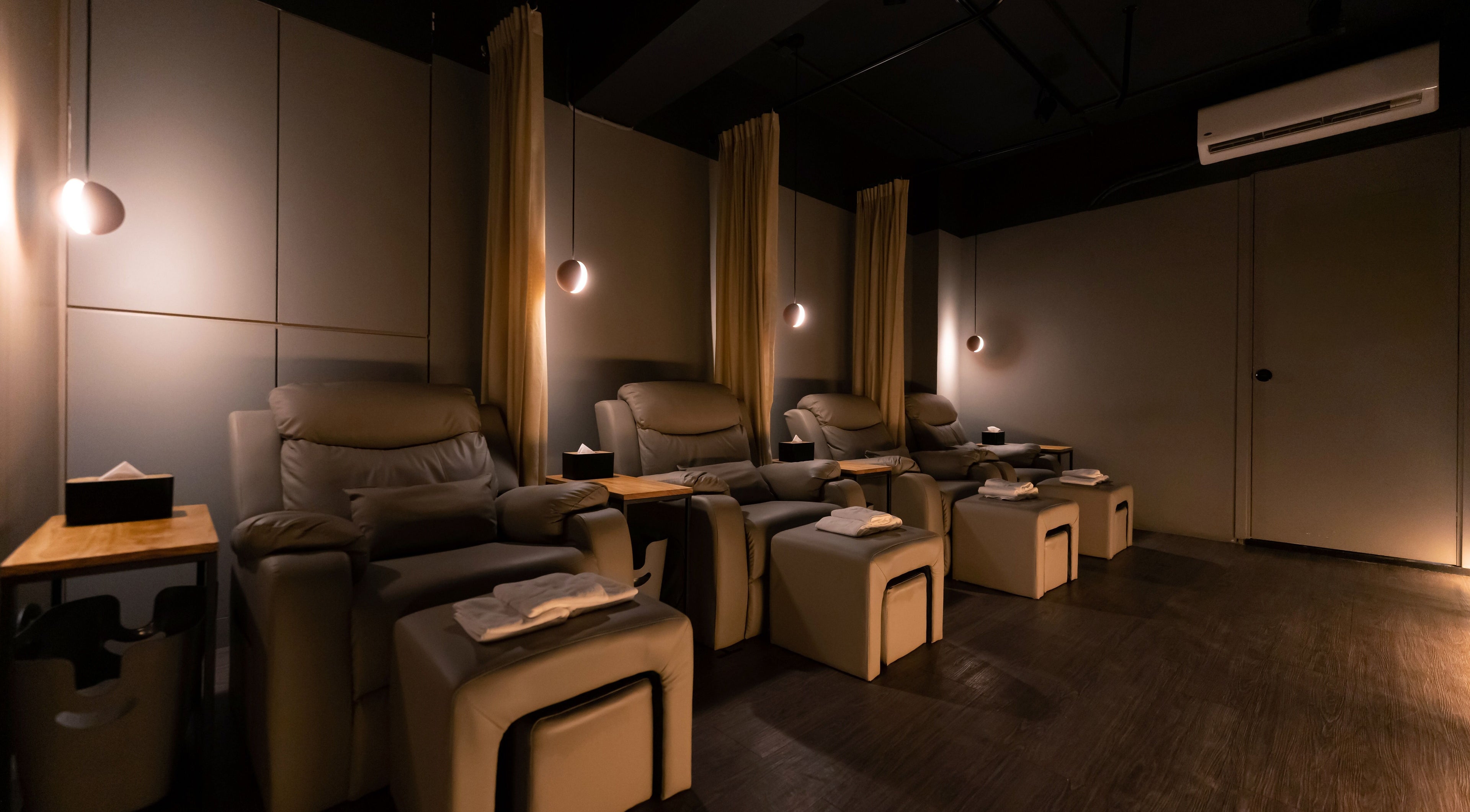 足地 Foot Room Massage 的豪華按摩椅和環境，位於香港島, 香港島, HK。