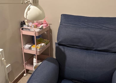 Modern reclining chair and lamp at ISBeauty, Corroios, Setúbal, PT.