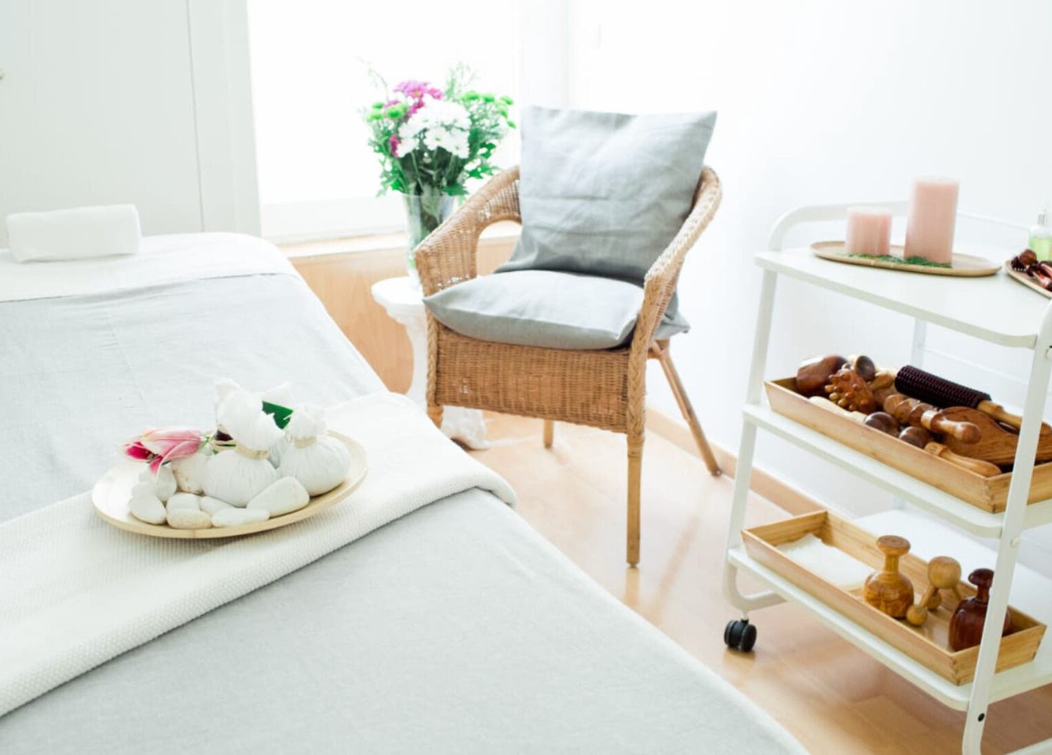 Sala de tratamiento en Jacky Lopez Centro de Estética, Madrid, Comunidad De Madrid, ES, con decoración relajante.