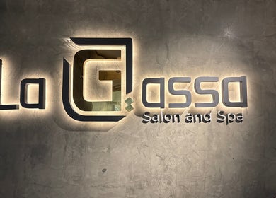 Illuminated salon sign with modern design at Mohamad maamari, Salmiya, KW.