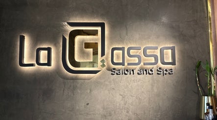 Illuminated salon sign with modern design at Mohamad maamari, Salmiya, KW.